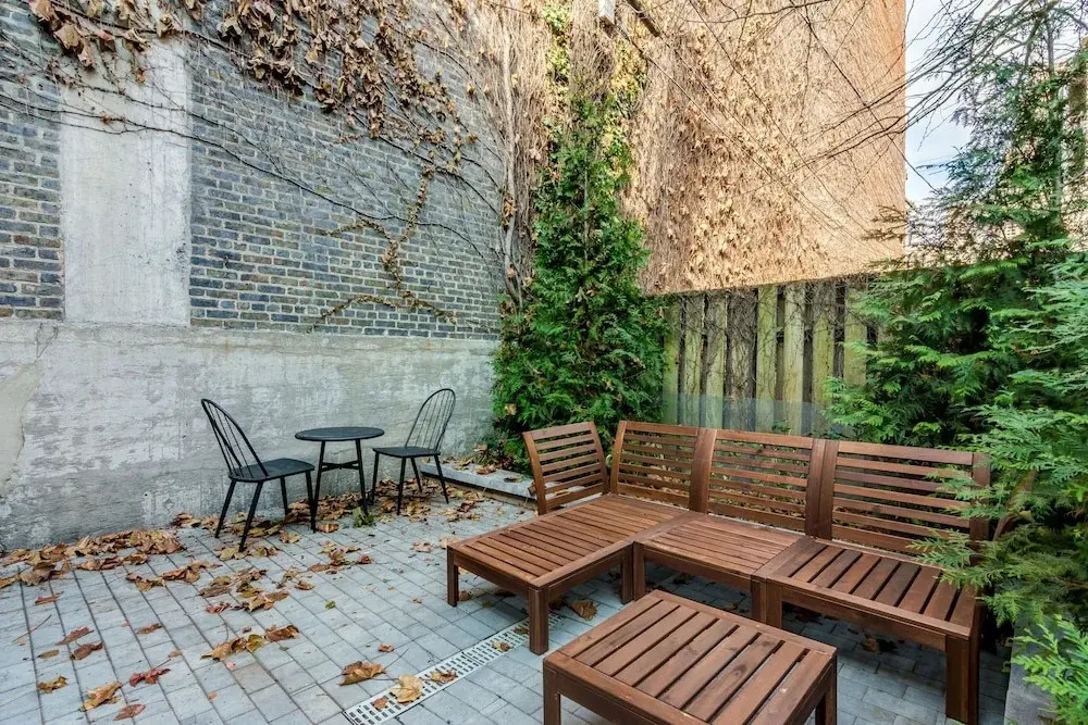 Perfect Lincoln Park Retreat Walk to DePaul by AllSet Turnover
