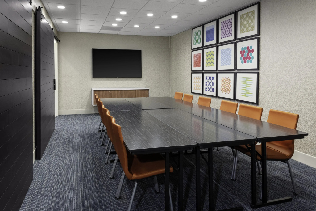 Holiday Inn Express & Suites Wilmington West - Medical Park by IHG