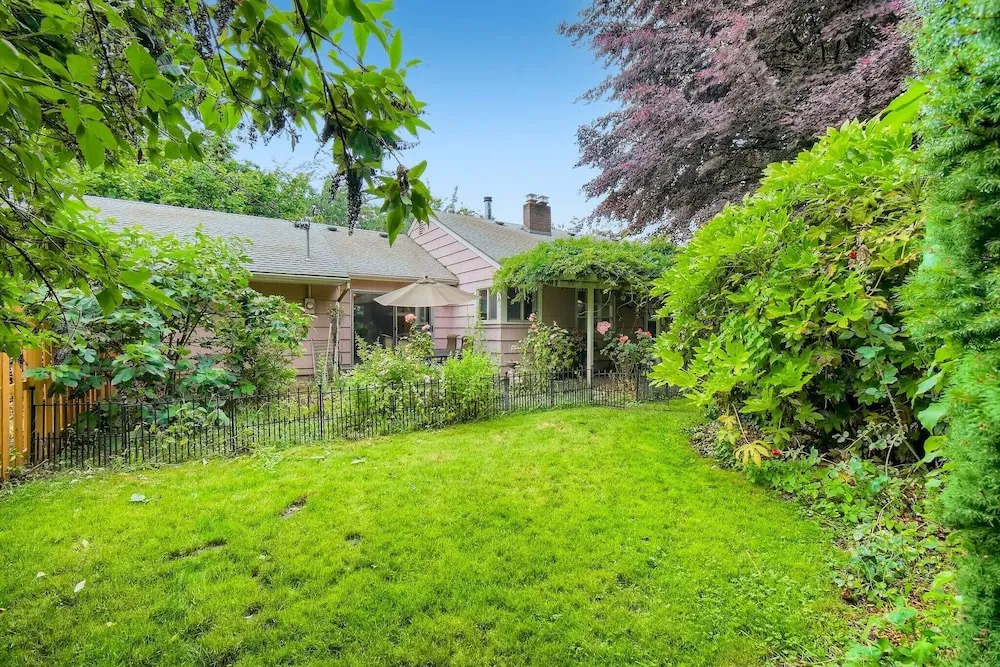Charming Single Level 4 Bedrooms Gresham Home Near Pdx, Edgefield and Mt Hood