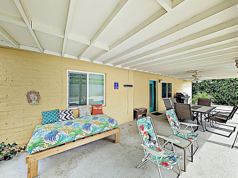 New Listing! Movie Colony Oasis W/ Pool & Spa 3 Bedroom Home