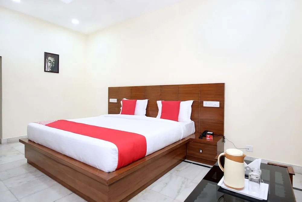 OYO 12767 Hotel Grand Chinar