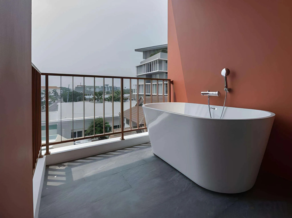 Blu Monkey Hub and Hotel Bangsaen