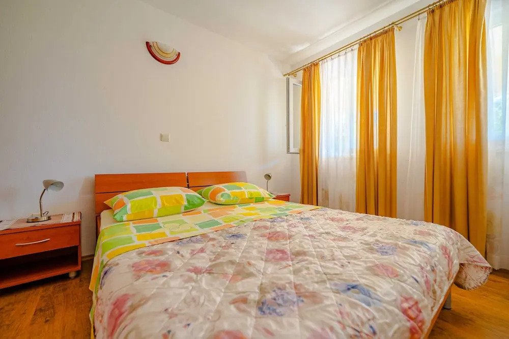 Apartments Mladenka