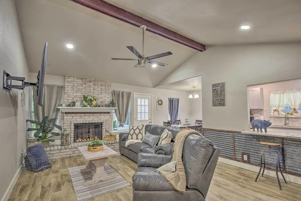 Pet-friendly San Antonio Gem Near Nature Preserve!
