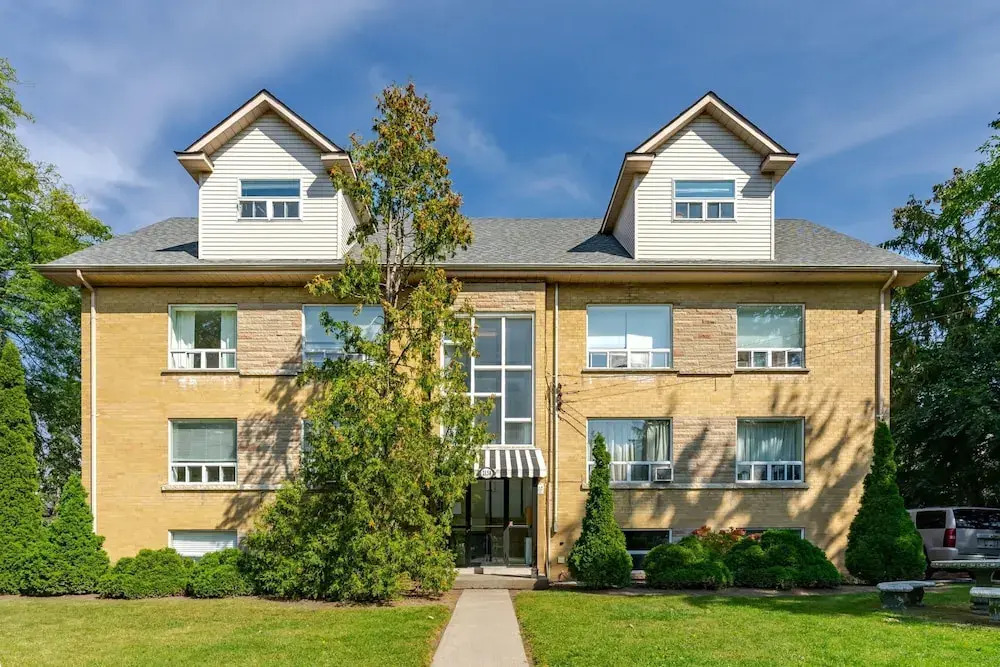 Private 2bdrm Newly Renovated - Furnished apt - U3