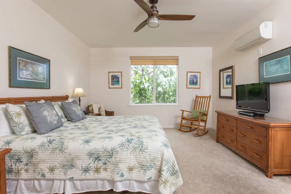 Luxe 2br/2ba - Infinity Pool & Spa - 1 Mile To Bay 2 Bedroom Condo