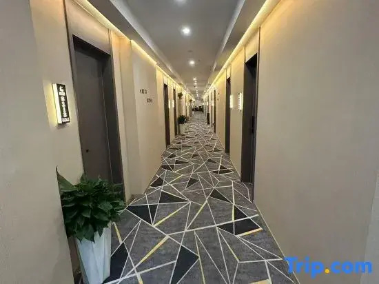 Moonlight Hotel (Central Metal Steel Logistics Park Branch)