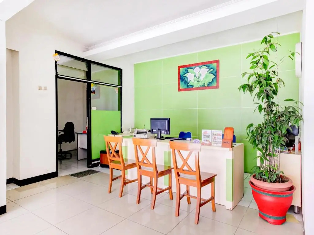RedDoorz Plus @ Megamendung Puncak Bogor