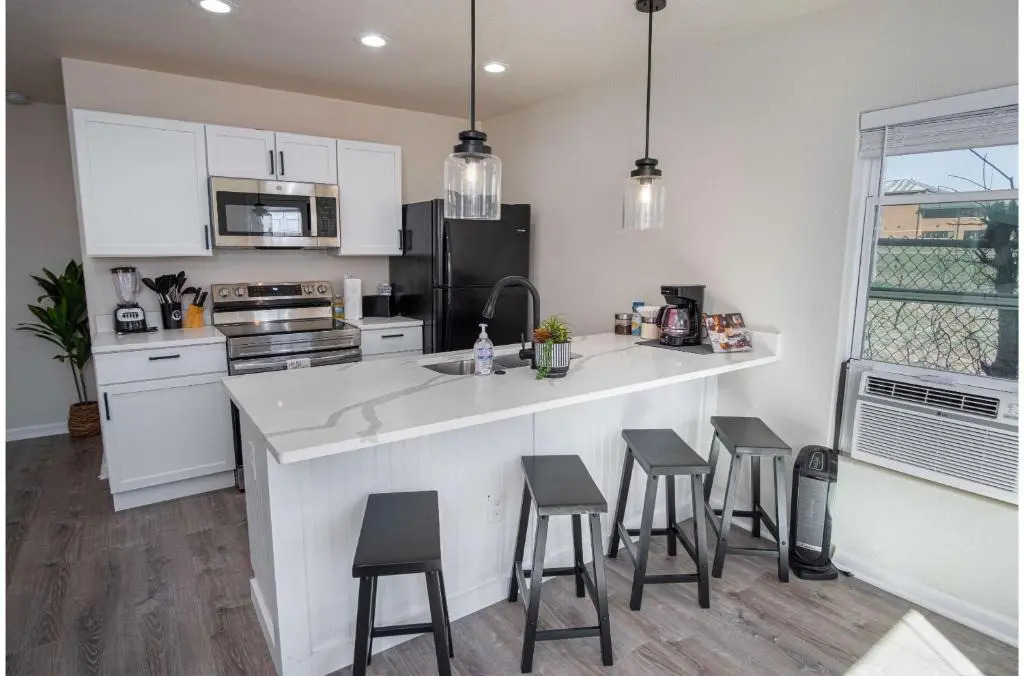 Adorable 2BR Guesthouse Close to Riverwalk and DT