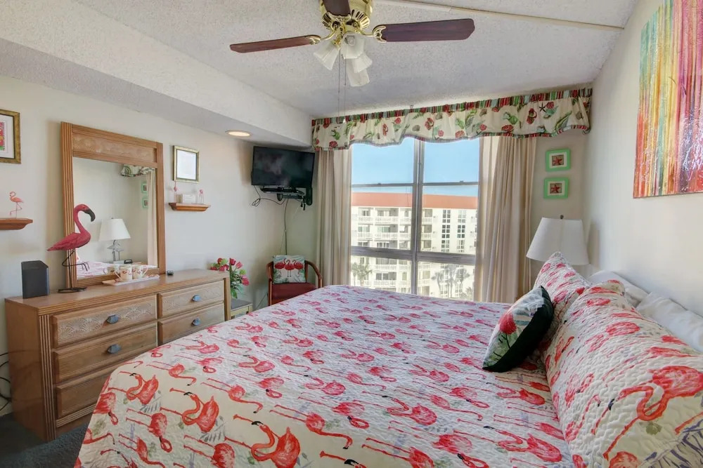 464 El Matador 1 Bedroom Condo by RedAwning
