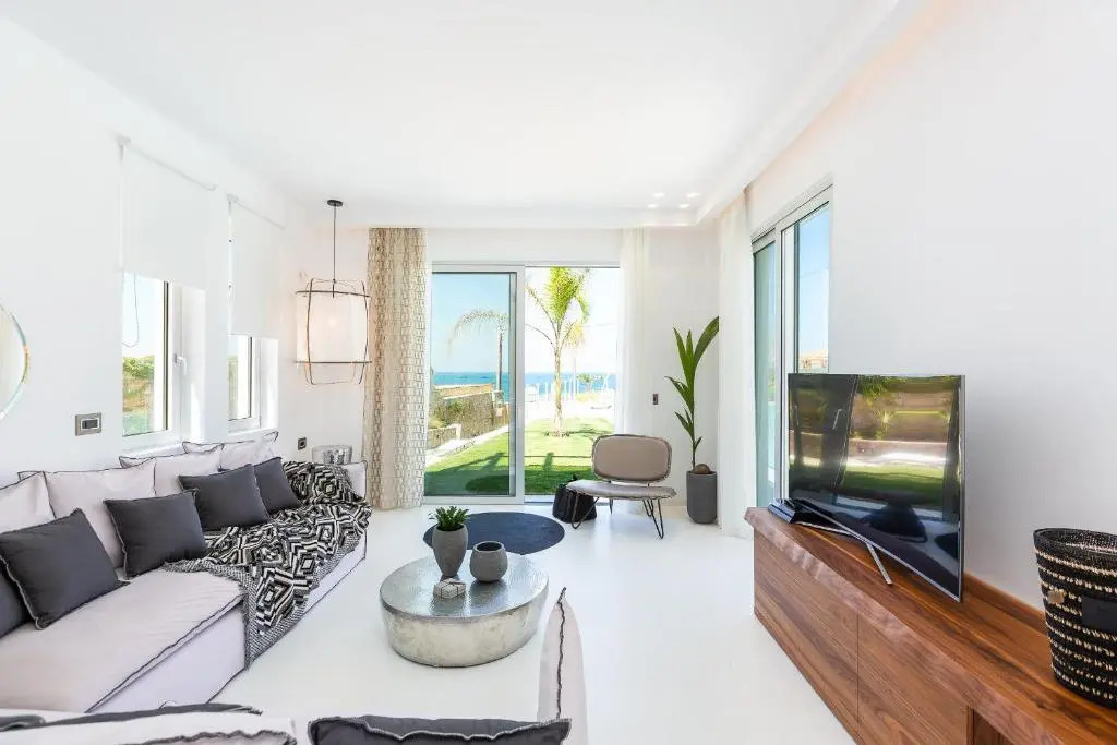 La Casa di Mare, Luxury Beach Front Villa with Private Pool, Whirlpools & Sauna, By ThinkVilla