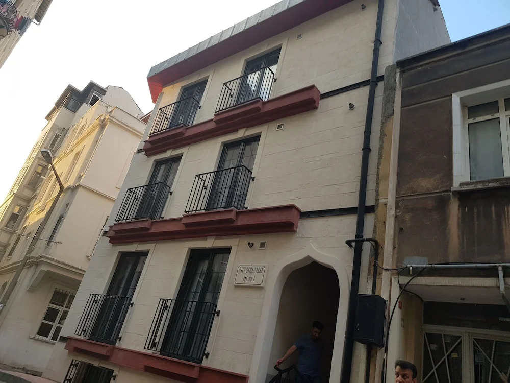 DeluxeTaxim Apart