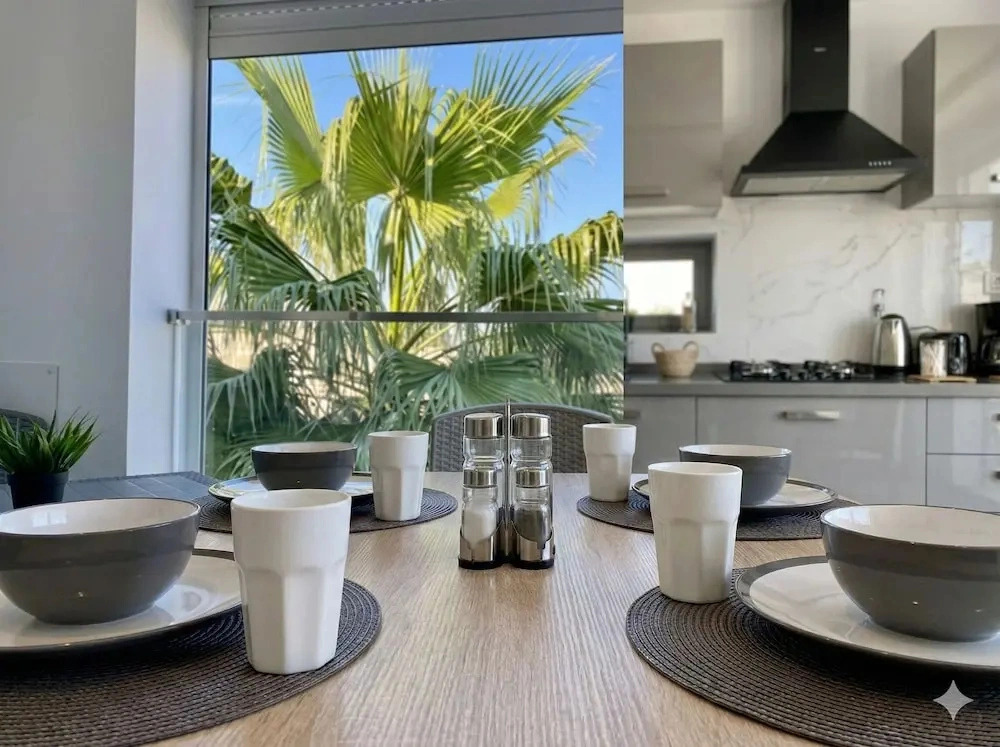 Cozy Stay With Balcony View in La Marsa