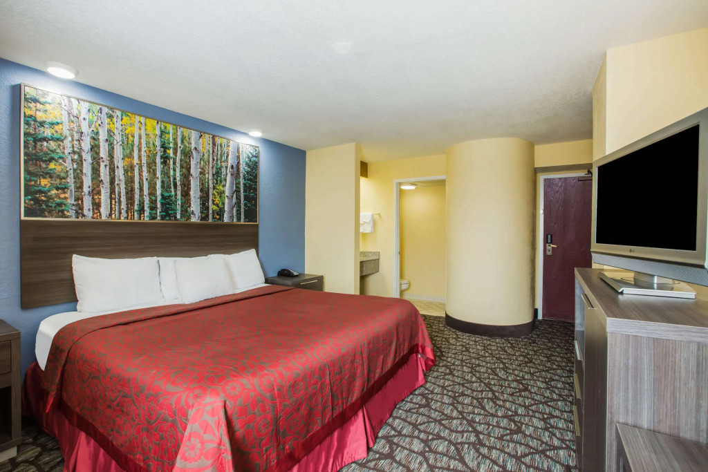Days Inn by Wyndham Blue Springs