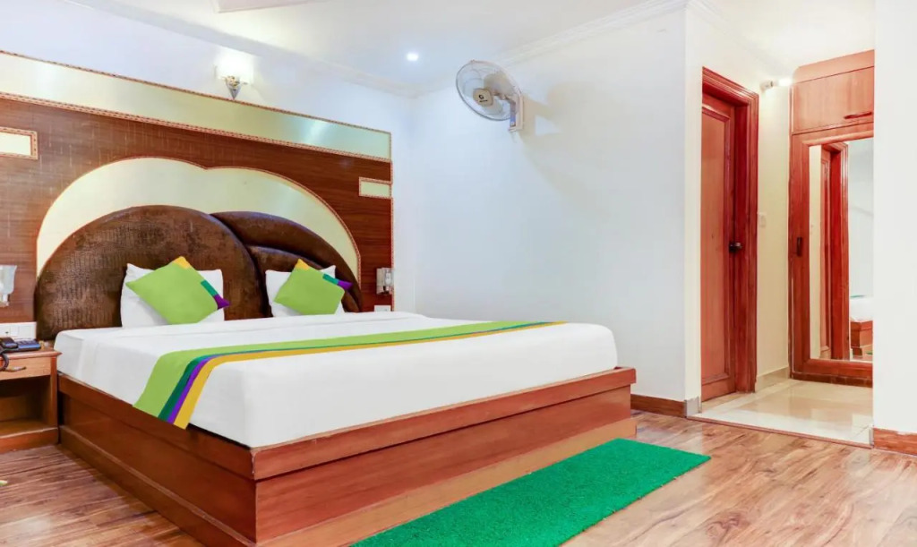 Treebo Calista, Patel Nagar