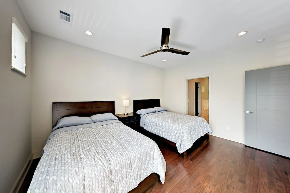 11th1008 3 Bedroom Townhouse