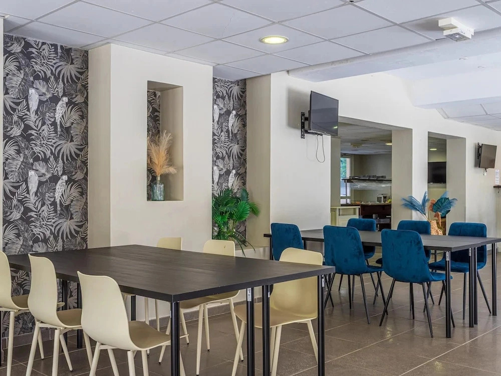 4-guest AC Apartment Near Beach