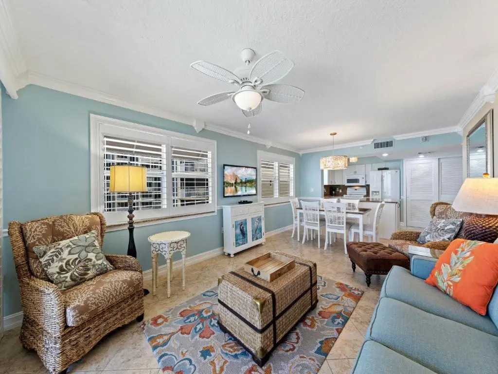 Estero Island Beach Villas 706, 2 BR, Penthouse, Gulf Front, Pool, Sleeps 6