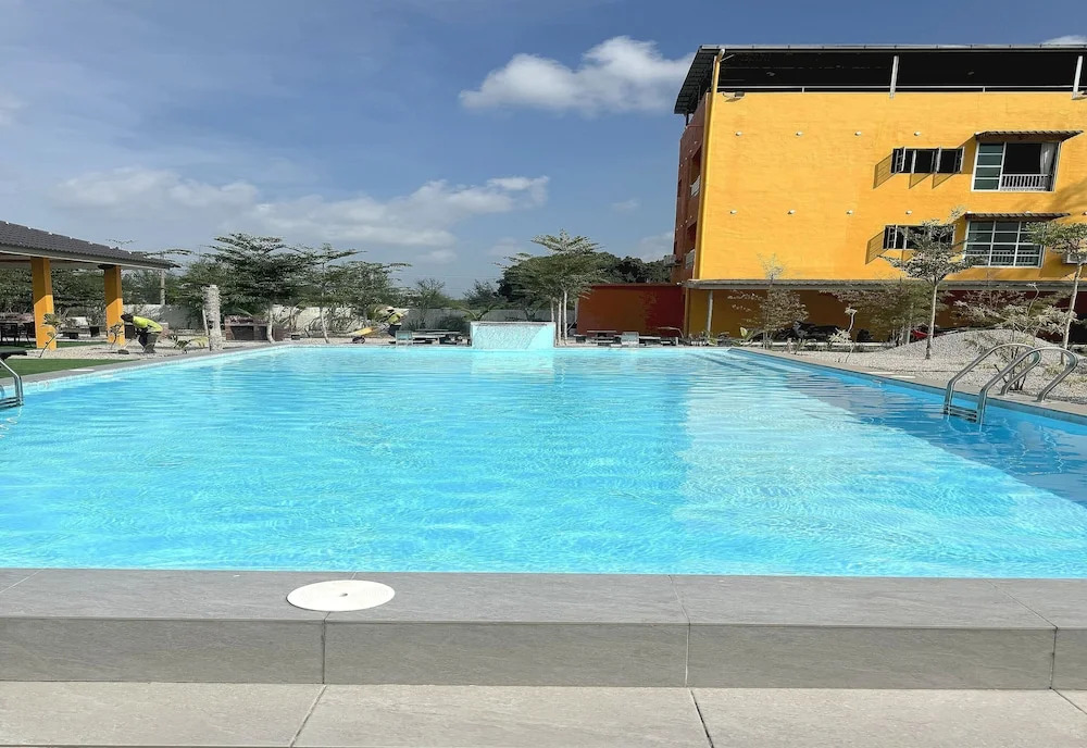 Capital O 90949 Pelangi Beach Resort Mersing