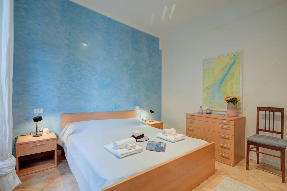 Ambra Lakeside Retreat&view / Terrace