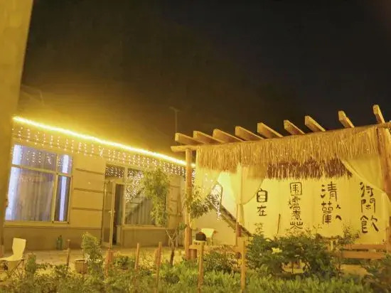 Nala Jacquard Garden Homestay