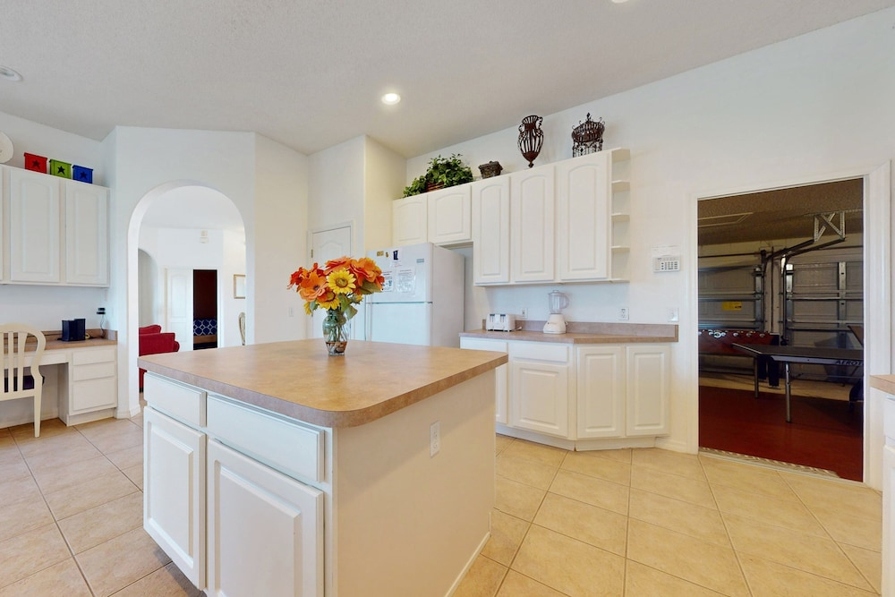 Gated Community Home With Private Pool, Screened Lanai, & W/D - Near Disney/golf
