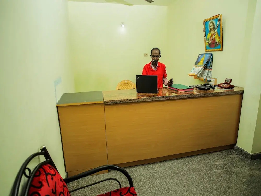 Oyo 26646 Hotel Aljemin