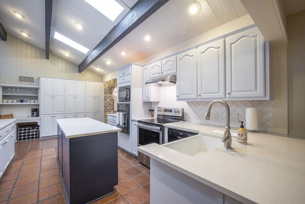 Deep Water On The Blanco + Guest House 5 Bedroom Home