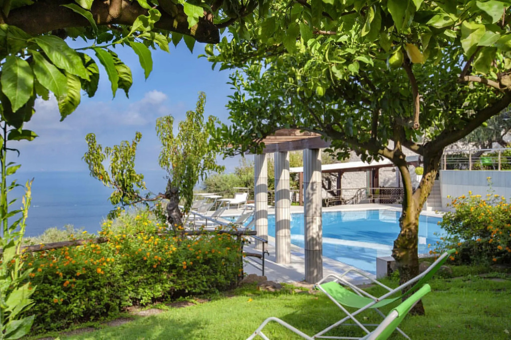 Luxury villa with marvellous terrace overlooking the sea-VILLA LILIANA