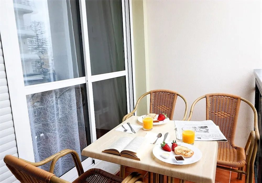 Summerland Apartments Rota