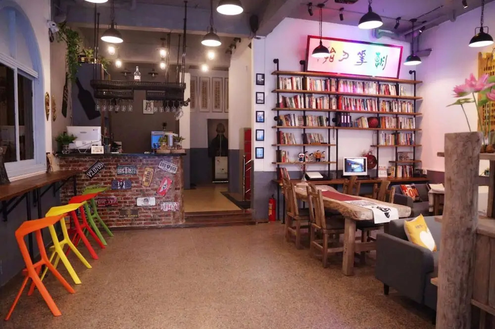 Zhaohuaxishi Youth Hostel