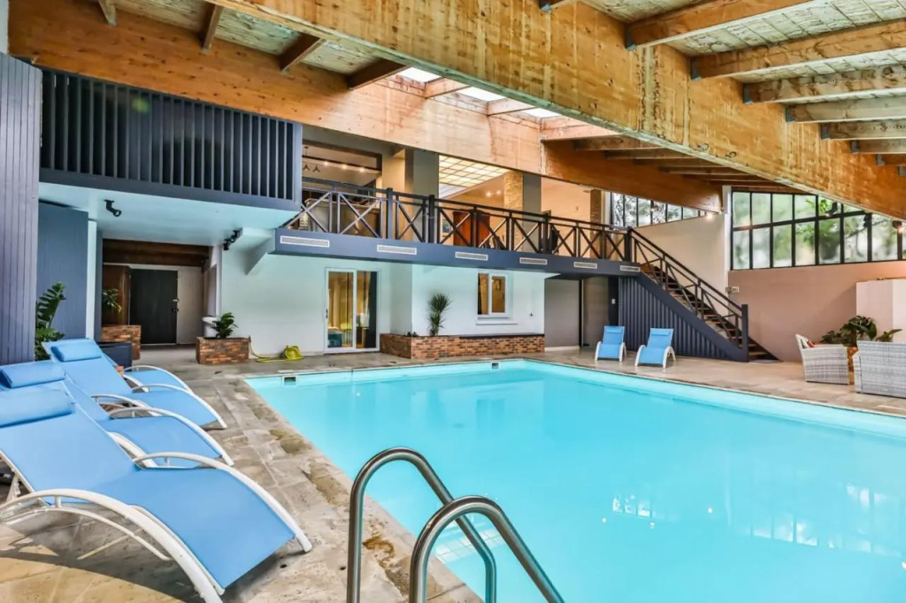 Splendide maison de 330m avec piscine interieure