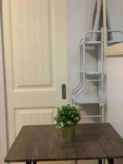Minimalist 1 Bedroom in Alabang near Molito and ATC with WiFi & Netflix m