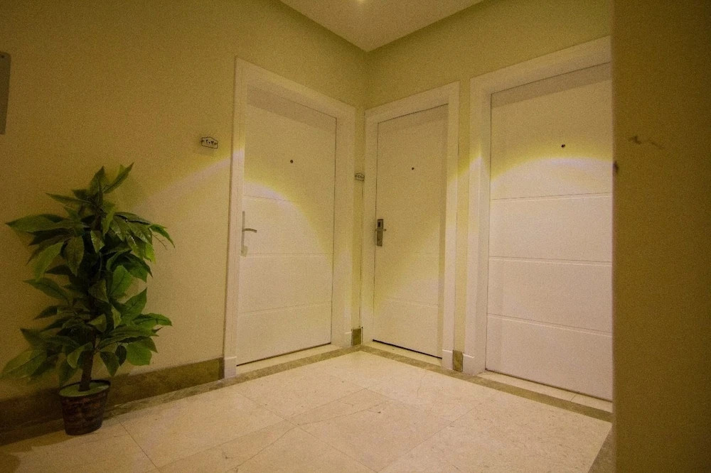 Aram House Hotel Apartments