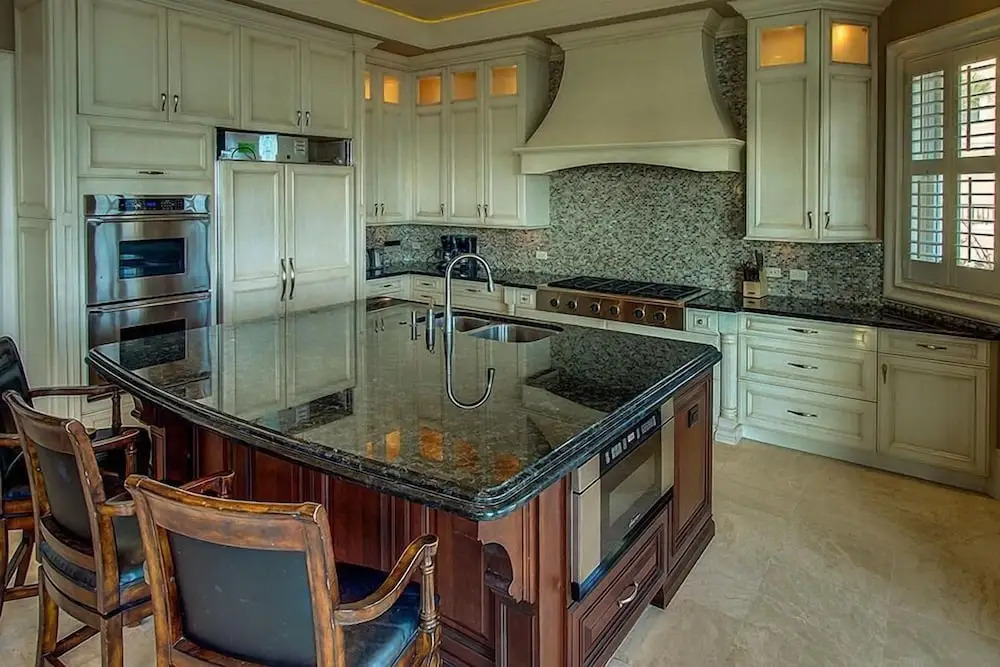 Capitano 7 Bedroom Holiday Home by Five Star Properties