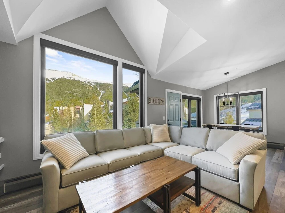 Newly Renovated, Slope-Side Walk-In Walk-Out, Top Floor, Views of Ten Mile Range - ER4 by Redawning