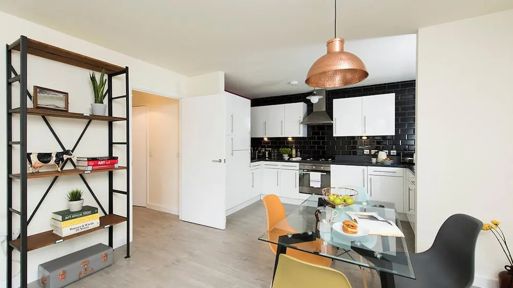 Bright and Spacious 2BR Flat in East London