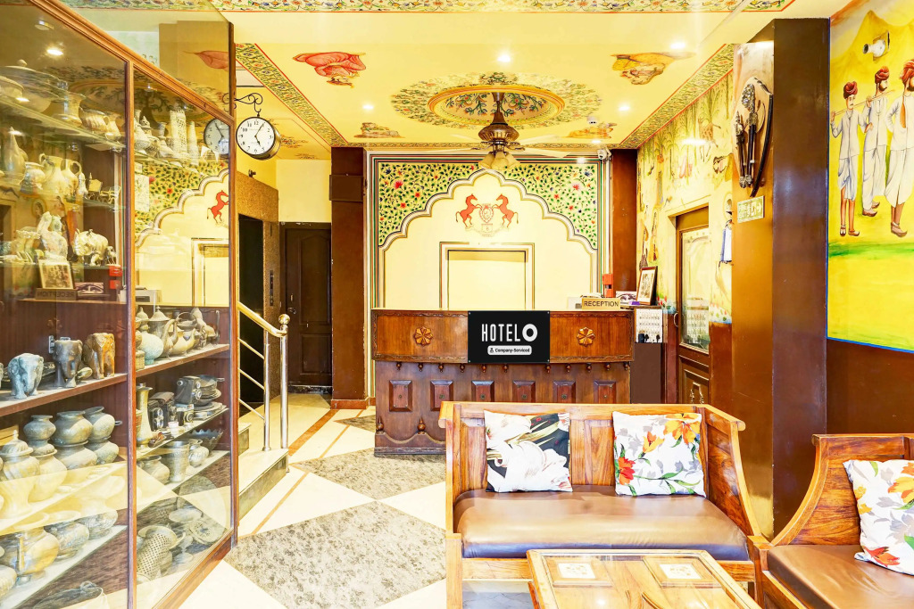 Townhouse Gangapole Amer Road