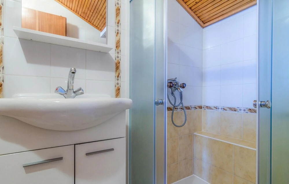 Awesome Apartment in Barbat na Rabu With 2 Bedrooms and Wifi