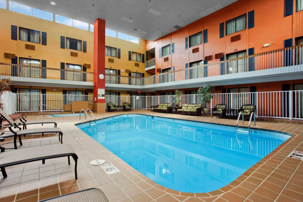 Roosevelt Grand Dakota SureStay Collection by Best Western