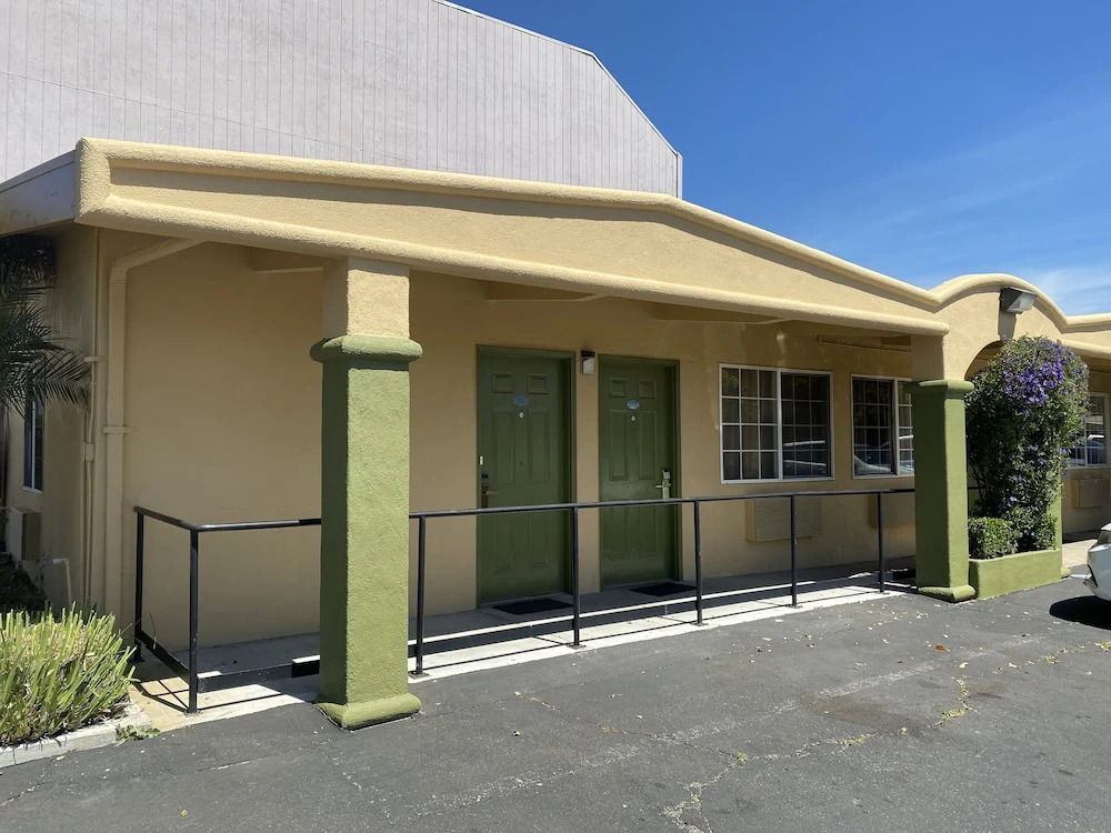 Holiday Motel