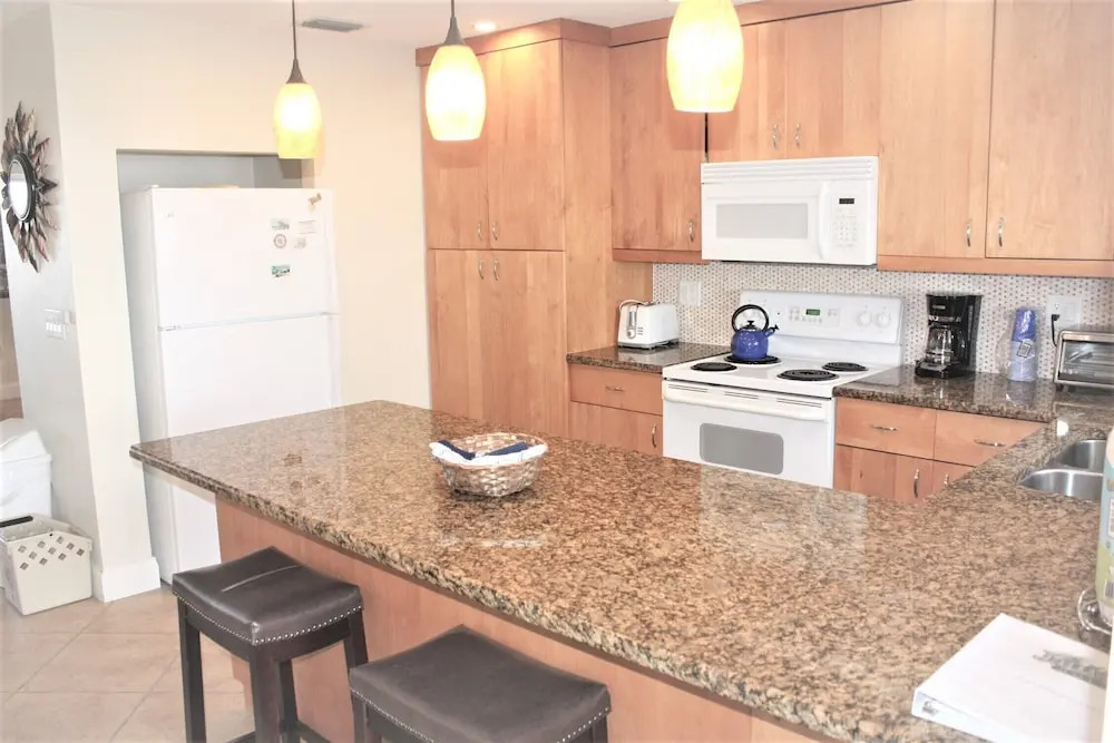 Jamaica Royale - 705 - 2 Br Condo
