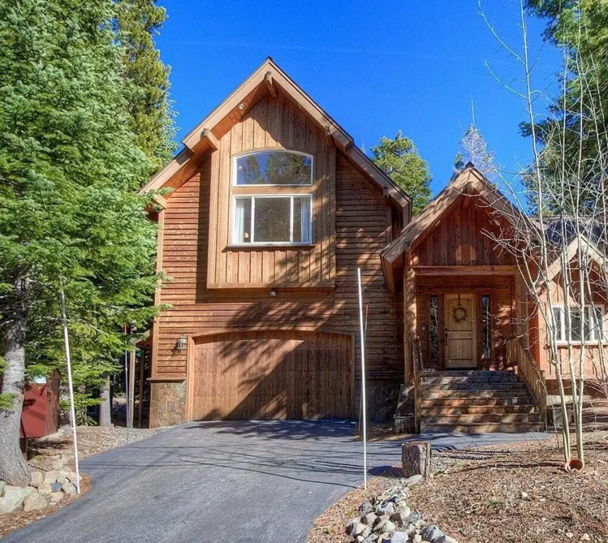 Knotty Pine Retreat 3 Bedroom Home