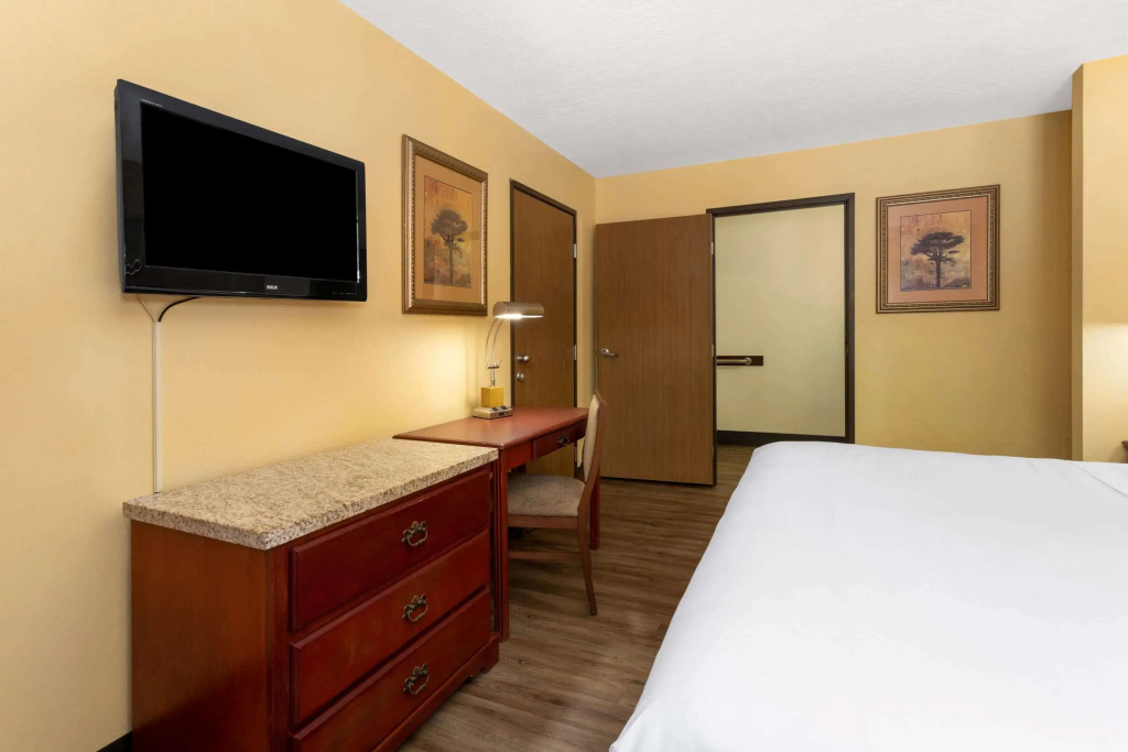 Travelodge by Wyndham Albuquerque East