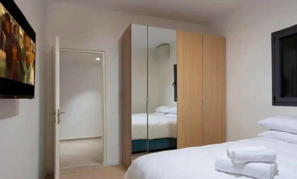 Cozy 2BR in Bezalel by HolyGuest