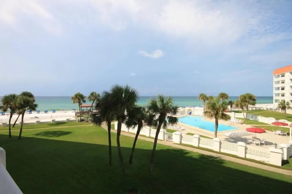 335 El Matador 1 Bedroom Condo by RedAwning
