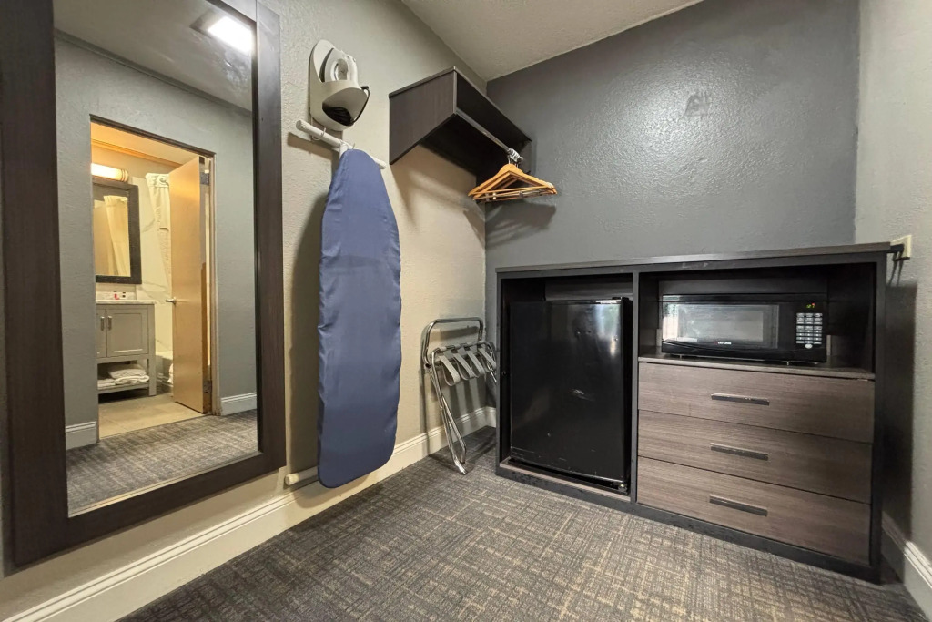 Super 8 by Wyndham Belleville St. Louis Area