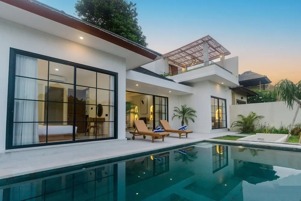 Villa Ventadua by Maheswara