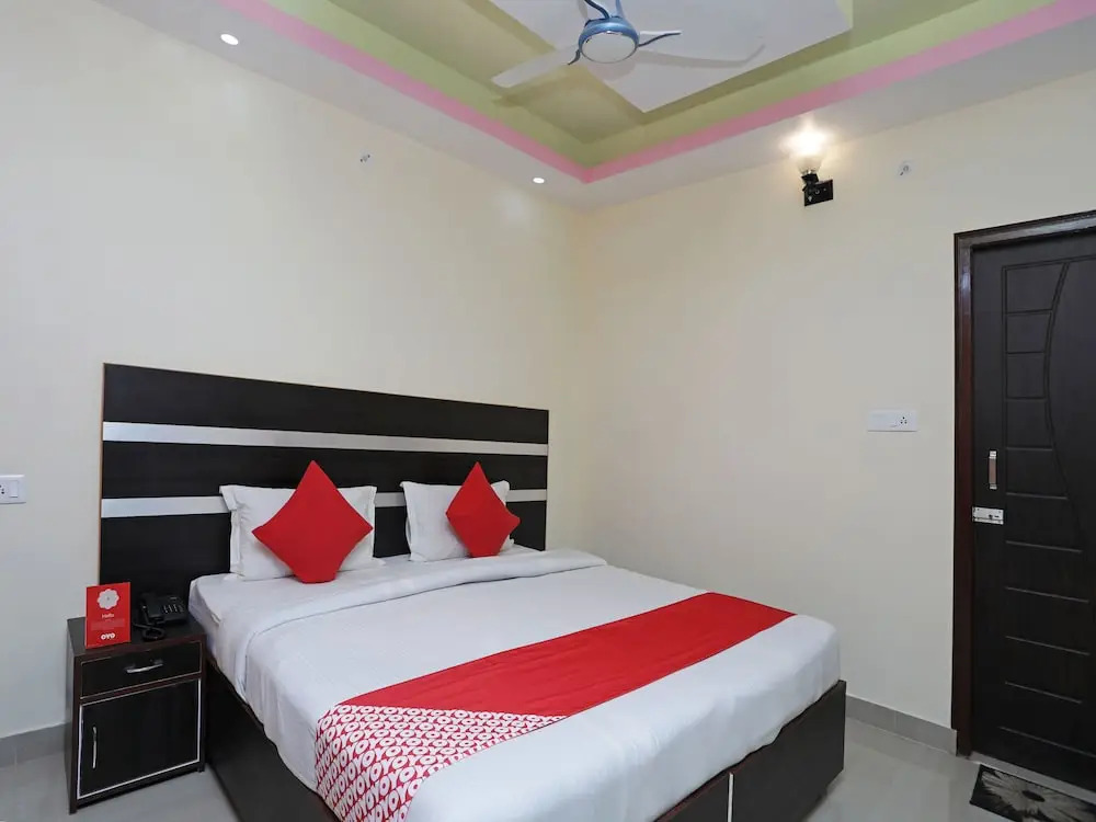 OYO 13796 Stay Inn
