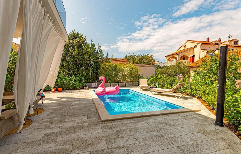 Awesome Home in Vodice - Srima With 3 Bedrooms, Wifi and Outdoor Swimming Pool